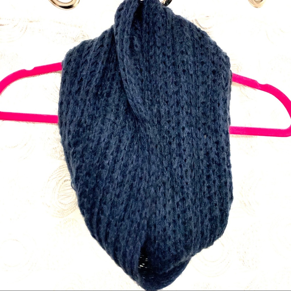 BCBG Knitted Infinity 🧣